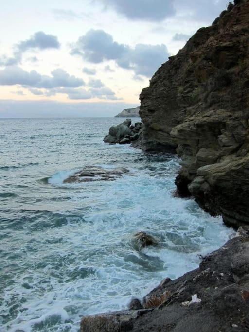 Lenico Beachfront Suites Agia Pelagia 외부 사진