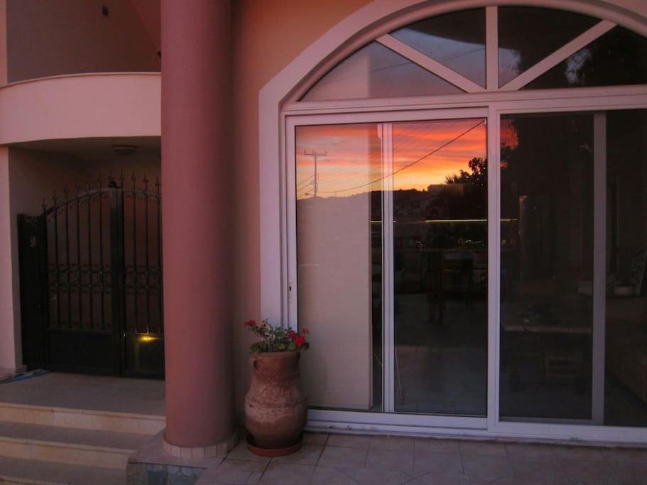 Lenico Beachfront Suites Agia Pelagia 외부 사진